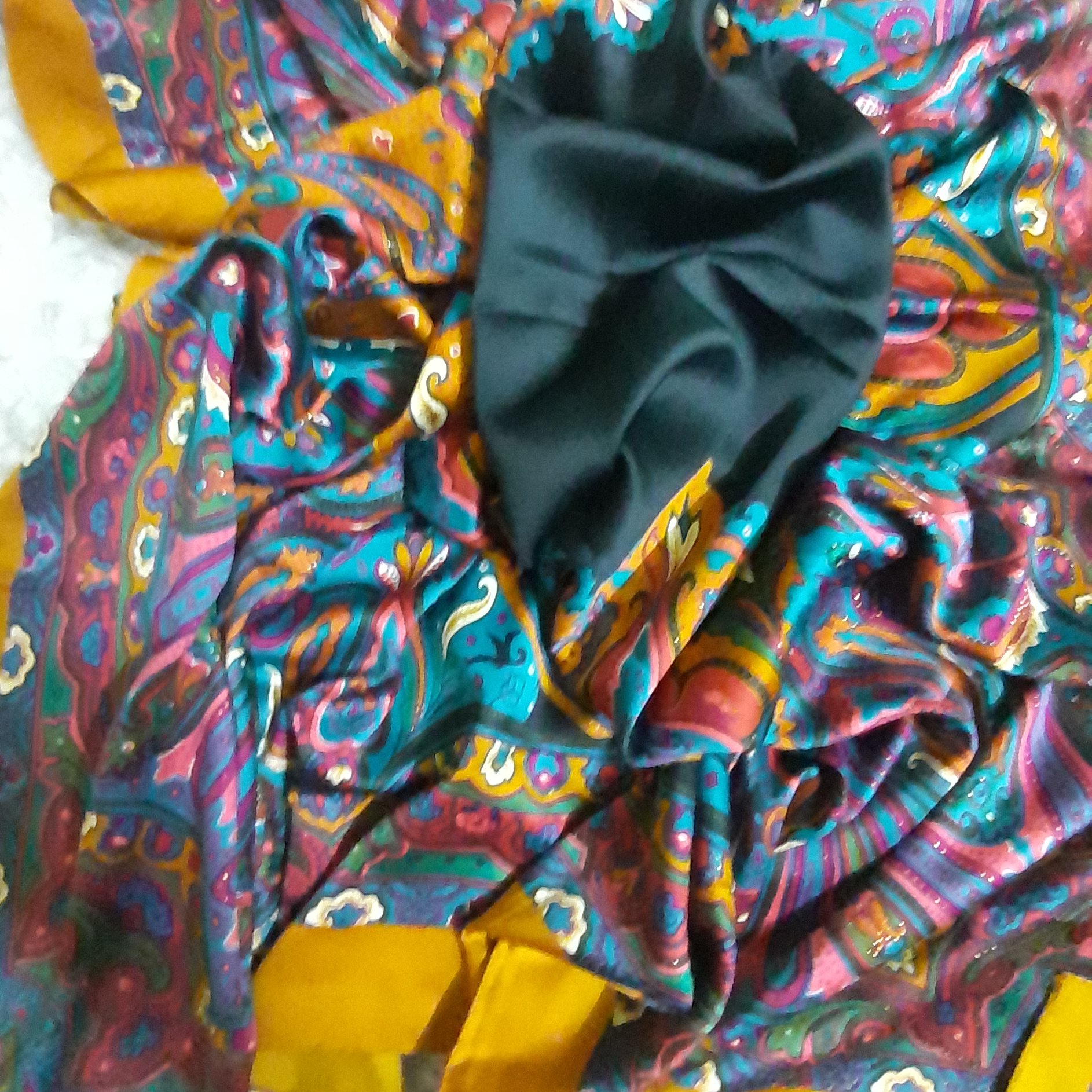 روسری ساتن.