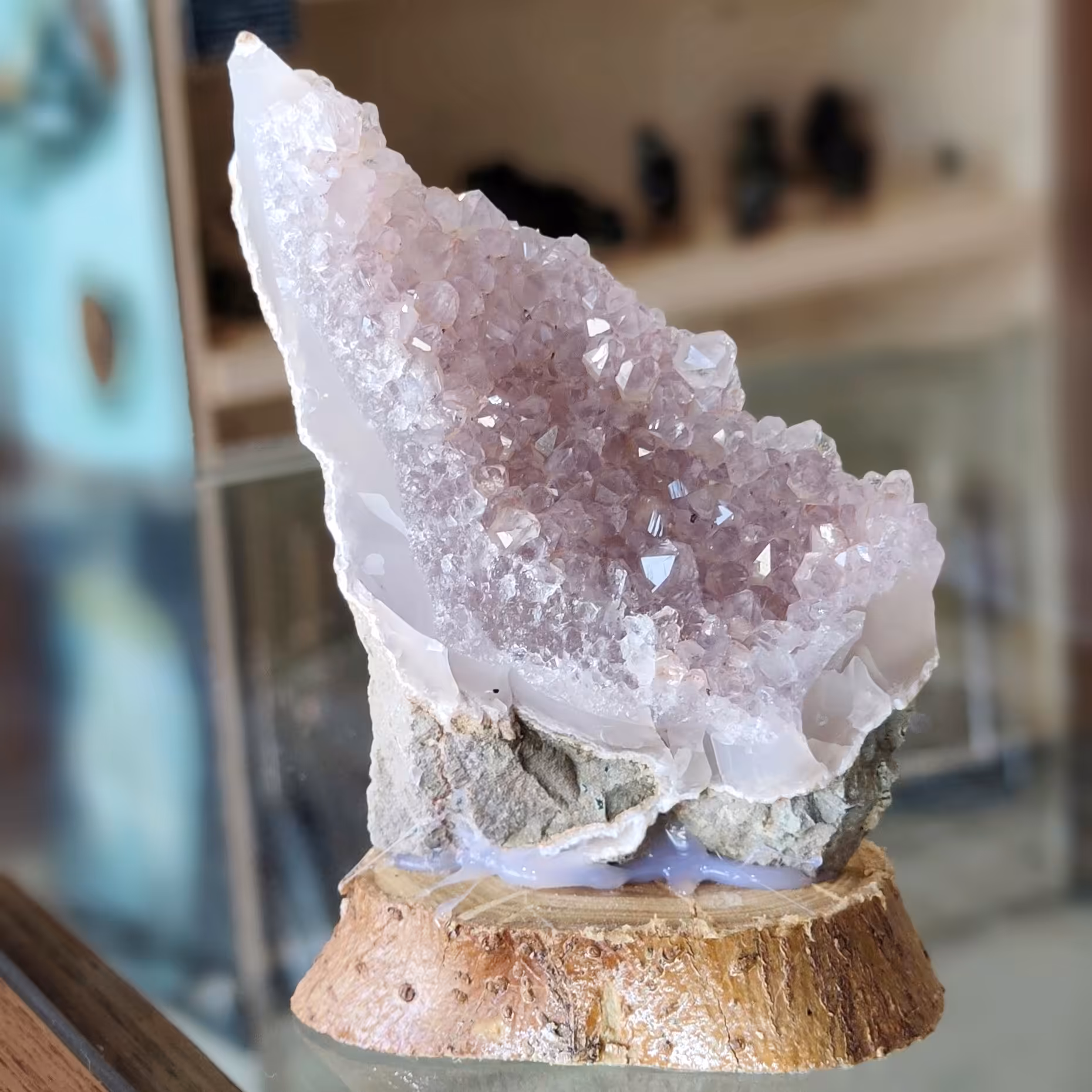 سنگ آمتیست صورتی ایرانی بسیار کم یاب و زیبا مناسب برای دکور و ویترین و انرژی درمانی 