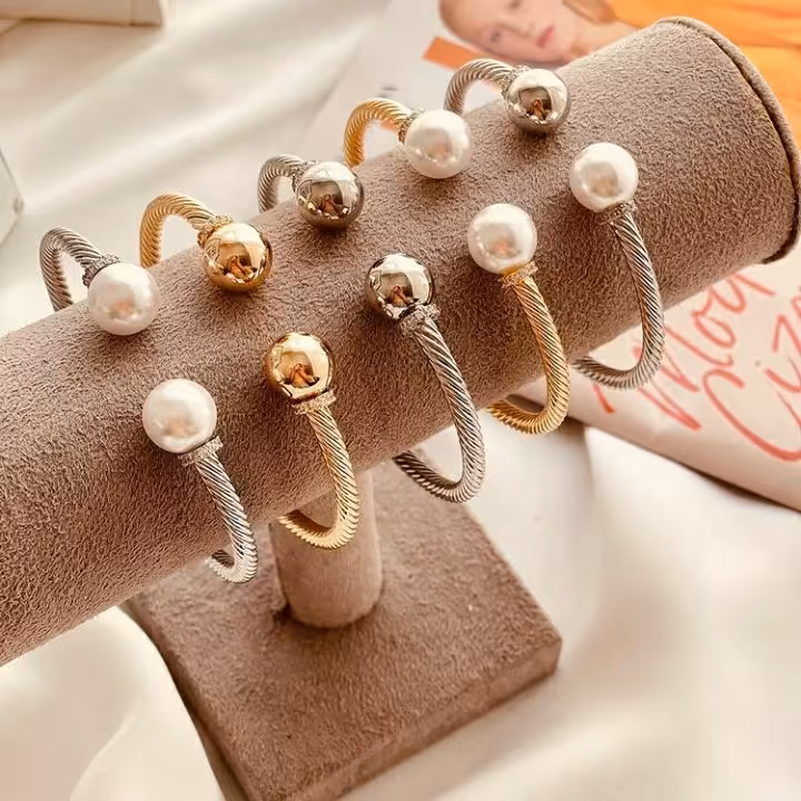 دستبند بنگل مرواریدی استیل  طلایی و نقره ای فری سایز