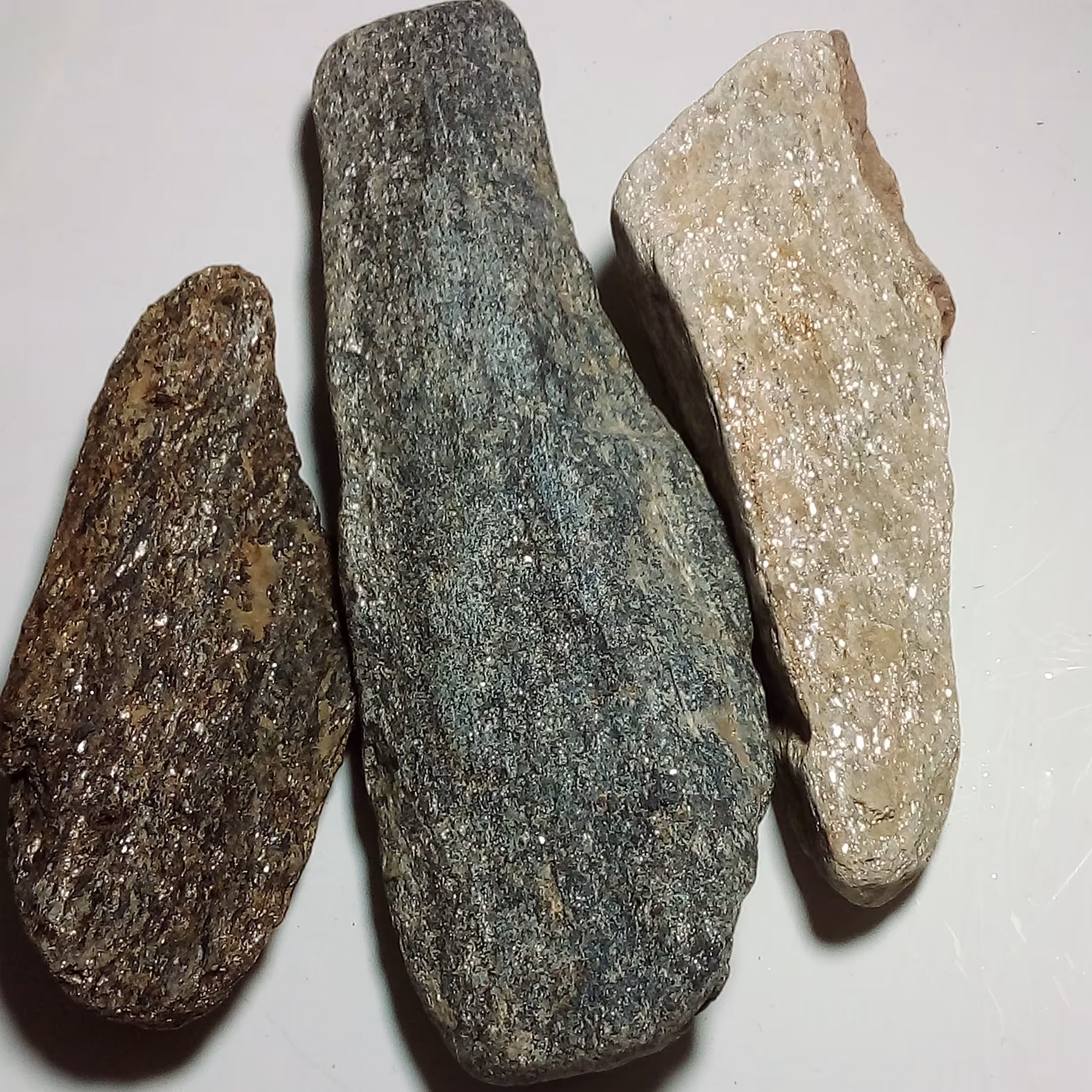 چند تکه کانی های بسیار زیبا و براق