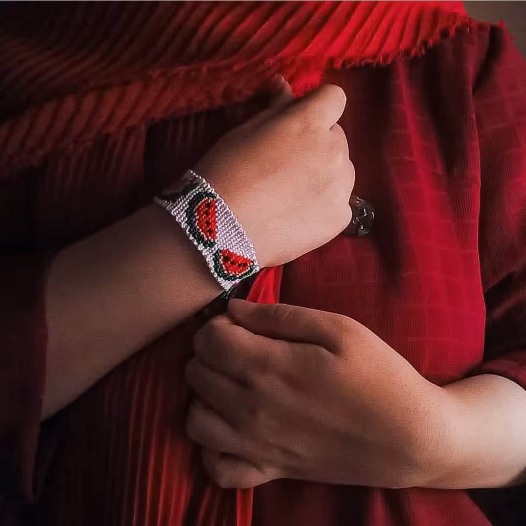 دستبند دوستی بافت طرح هندوانه ای ویژه یلدا