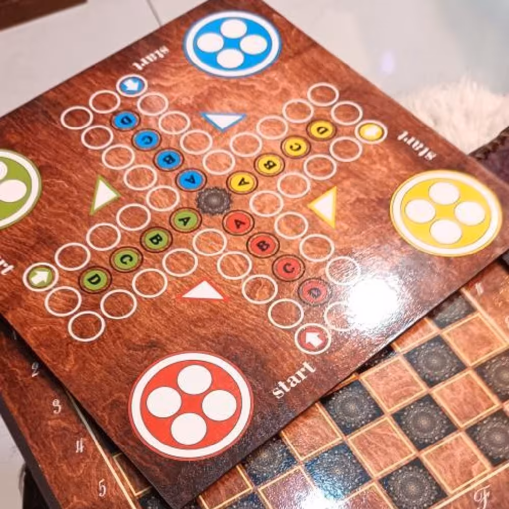 هشت بازی(منچ،مار و پله،دوز...