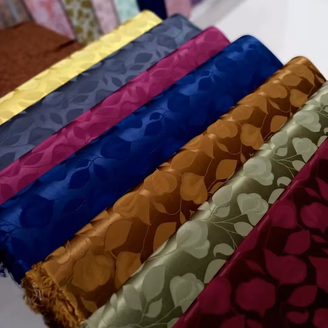 پارچه ابریشم 9 هزار  قیمت متری دو تا طرح  زیبا  و شیک و پرفروش 