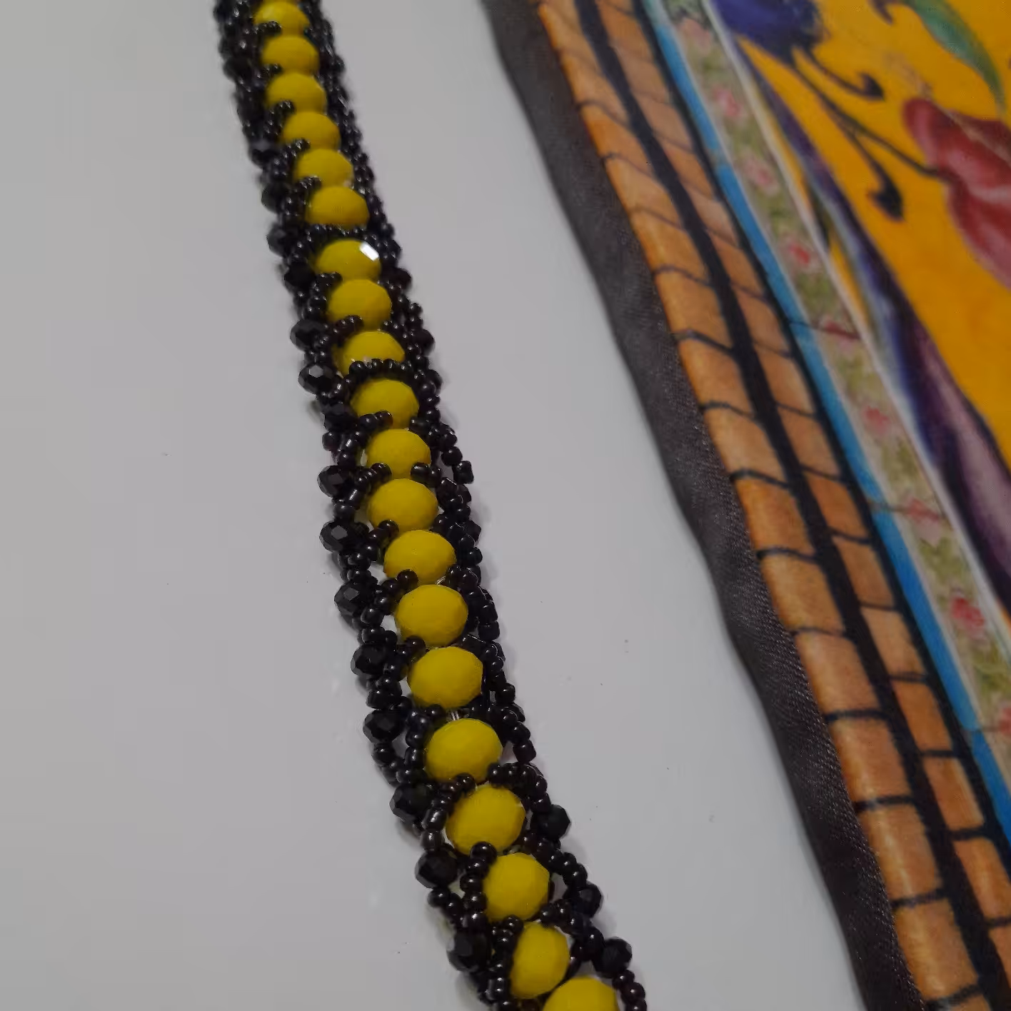 دستبند منجوق دوزی شده کد (10)