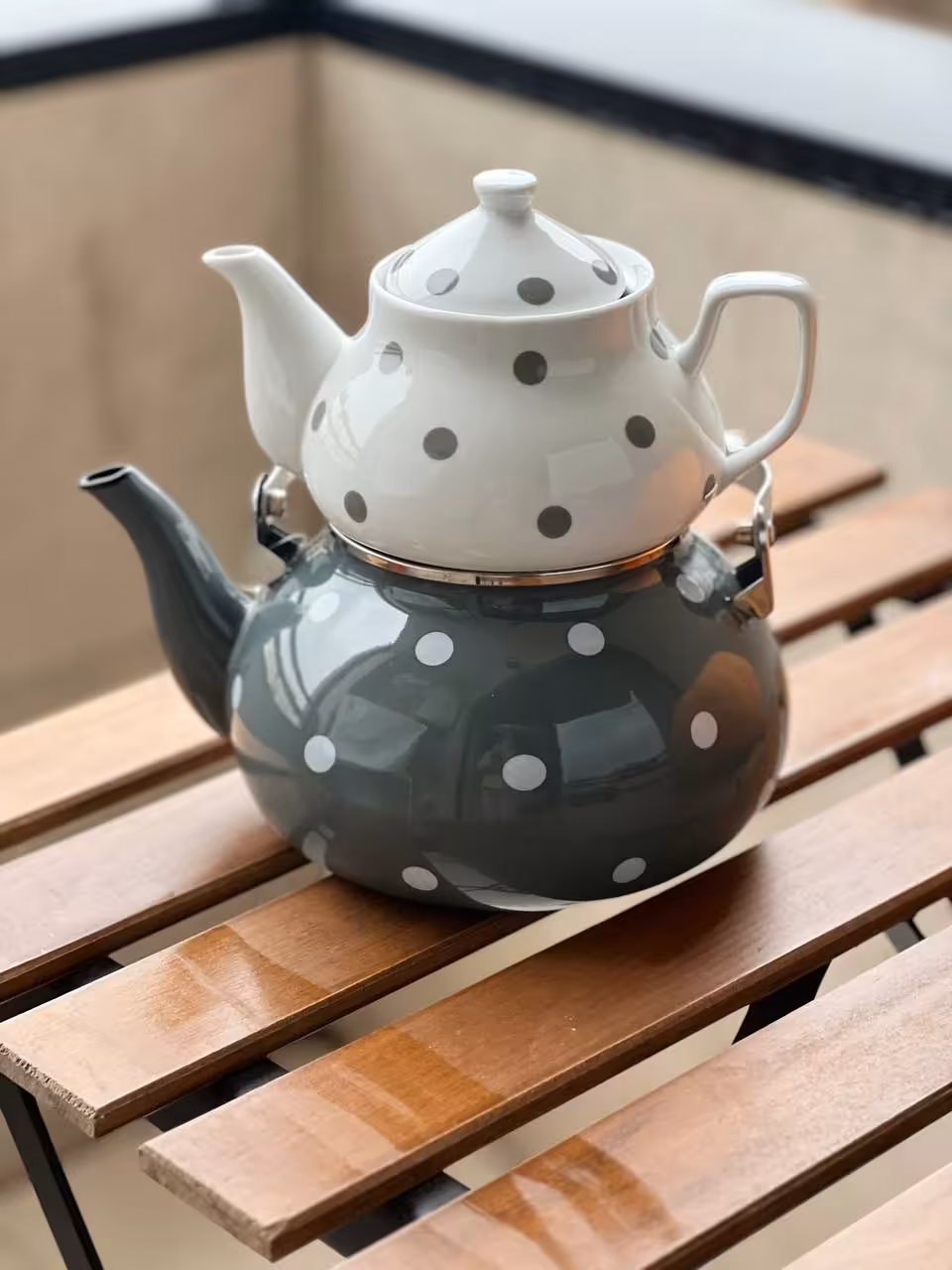 کتری قوری لعابی طرح خالخالی رنگ طوسی