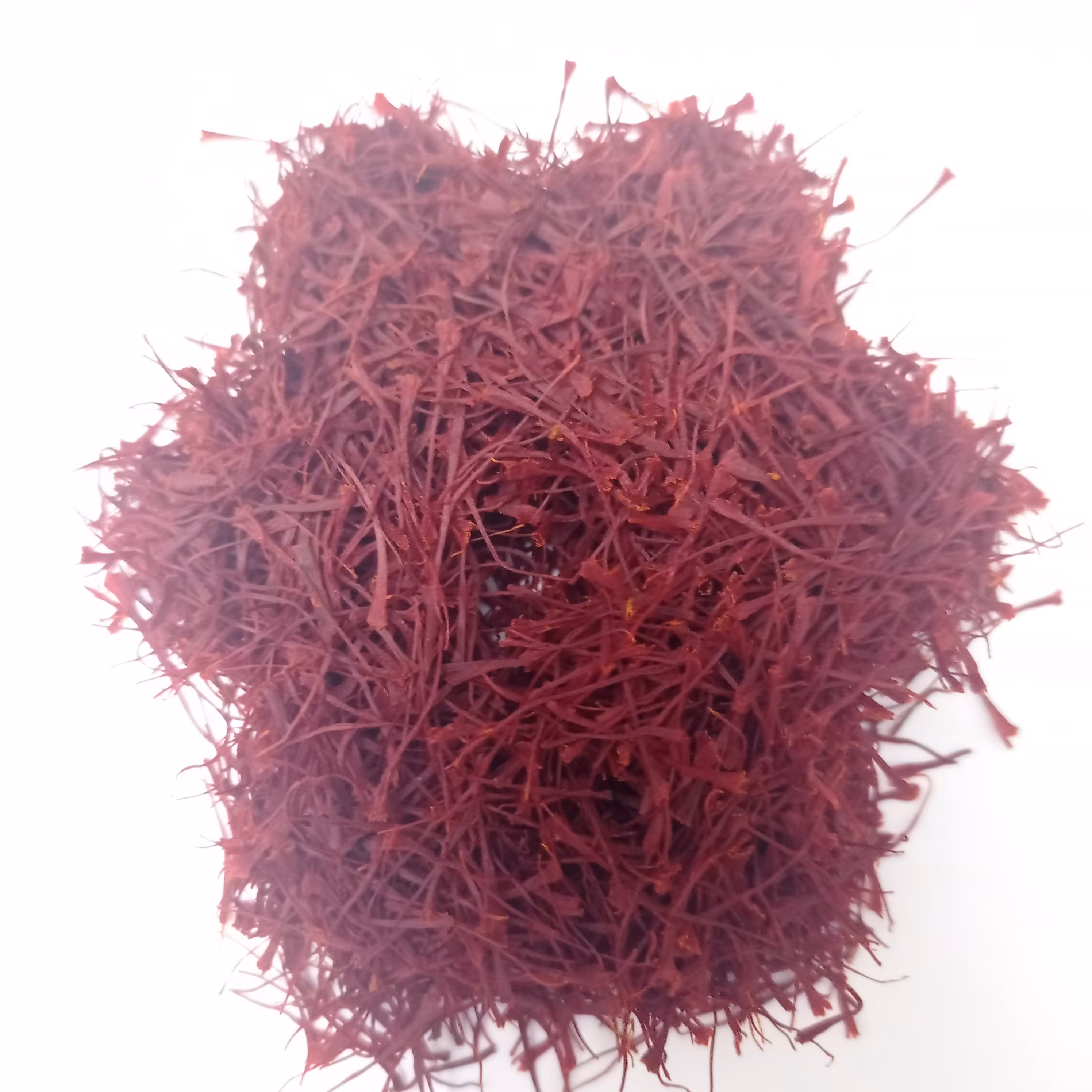 زعفران نگین در رنگ و عطر عالی در بسته های یک مثقالی