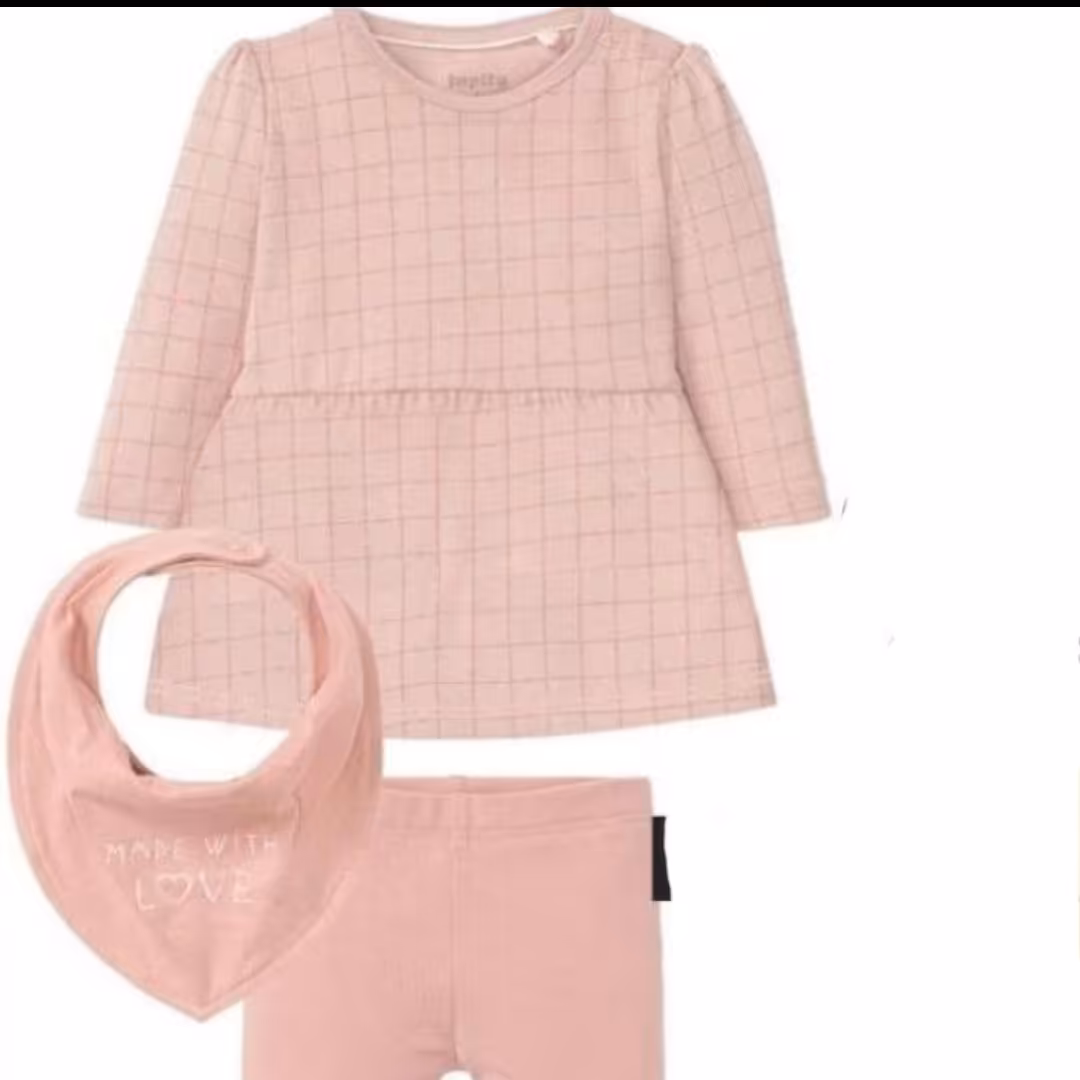 Code 732
لباس نوزادی (ست 3 تیکه)- سایز 2 تا 6 ماه و 12 تا 24 ماه -برند لوپیلو آلمان