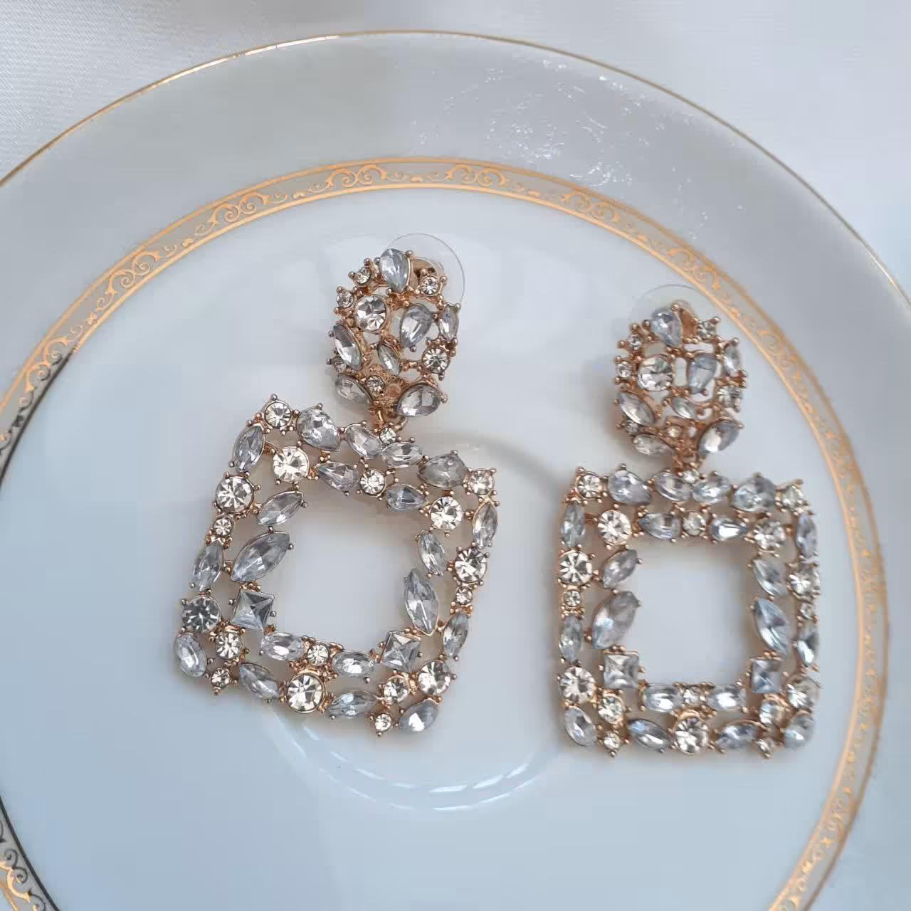 گوشواره نگین دار فوق العاده زیبا و رنگ ثابت 