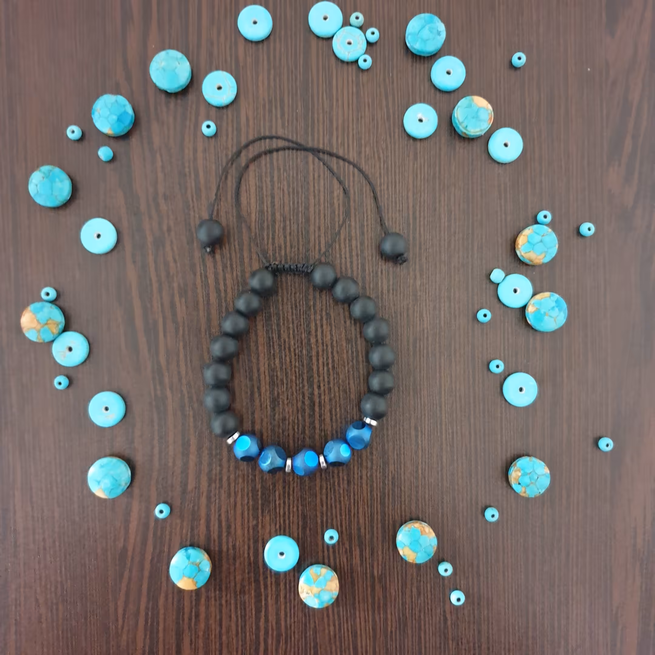 دستبند مشکی آبی