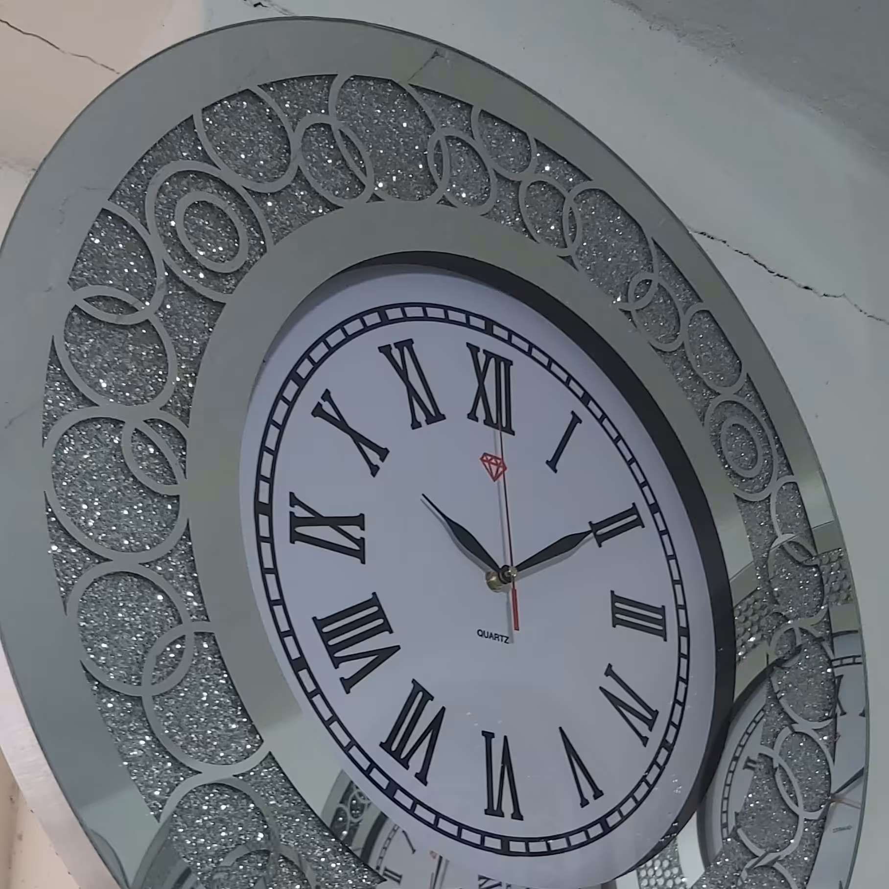 ساعت دیواری نگینی طرح حباب نگین نقره ایی(ارسال رایگان)