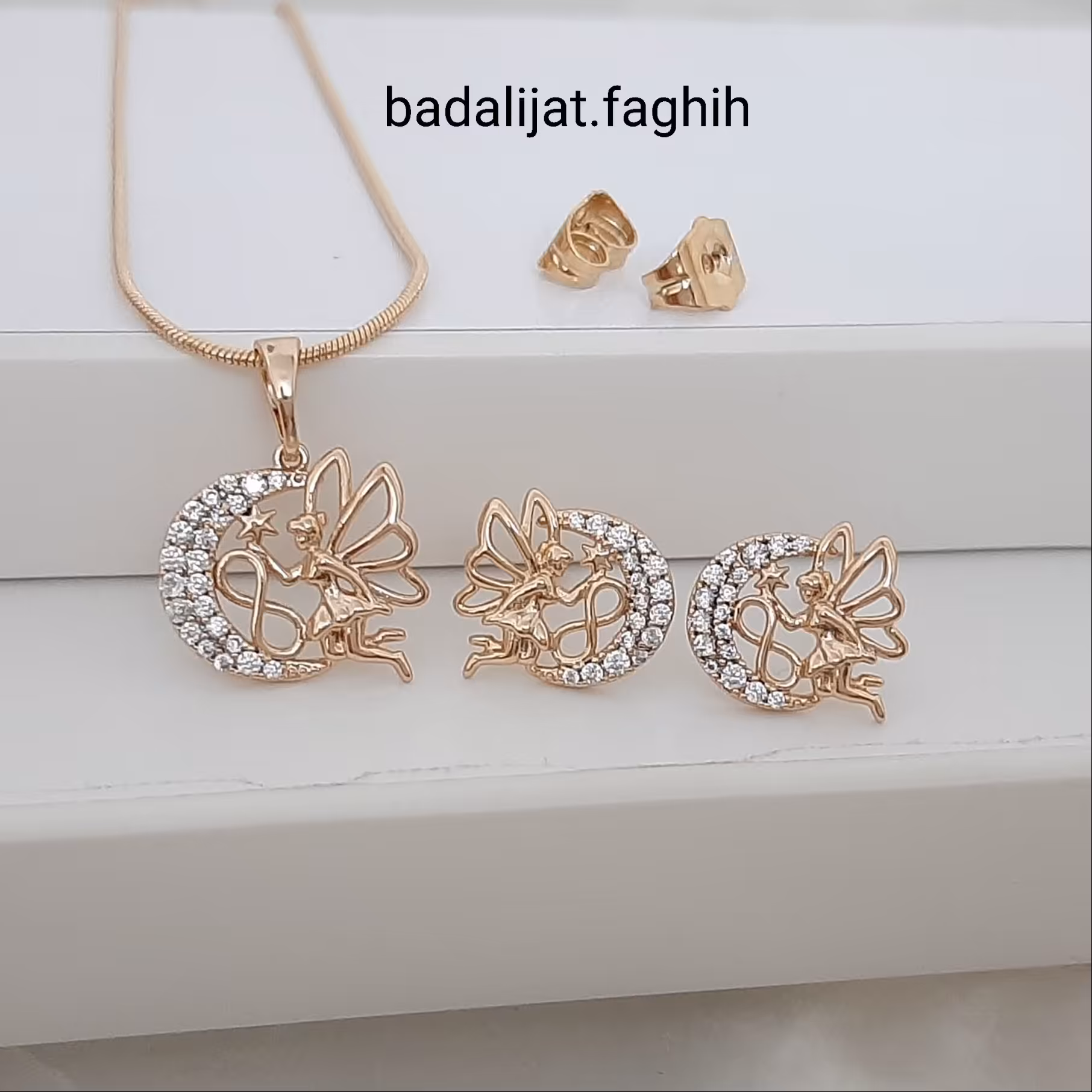 نیم ست فرشته نگیندار برند ژوپینگ بسیار زیبا و پرطرفدار و کاملا رنگ ثابت و آبکاری طلا شده 