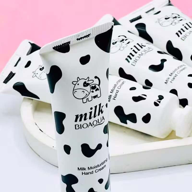 کرم مرطوب کننده شیر گاو بیواکوا      مرطوب کننده وروشن کننده تنظیم کننده چربی پوست ،مناسب برای انواع پوست پیشگیری از چین