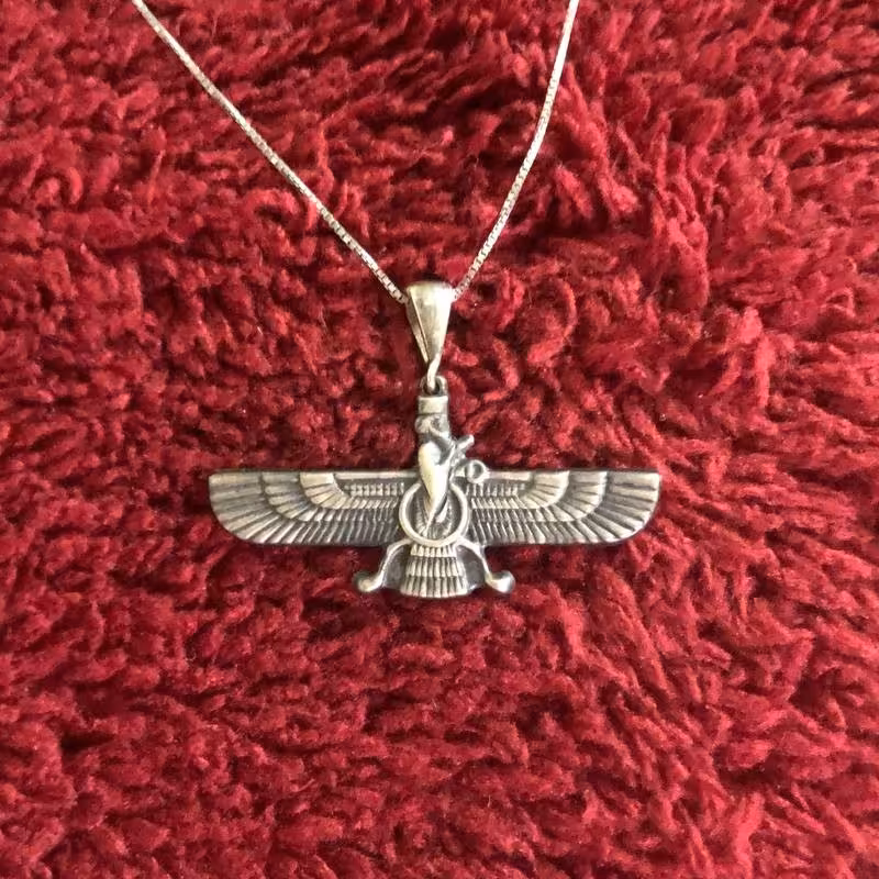 گردن آویز نقره فروهر سیاه قلم