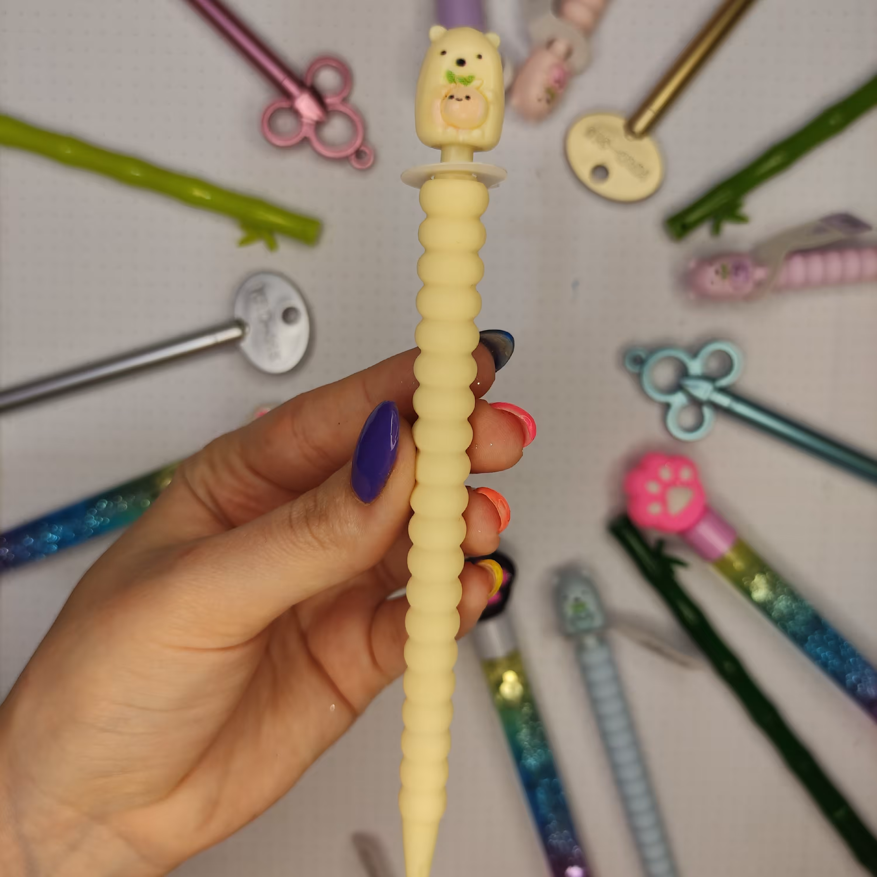 اتود طرح مولانگ خرسی زرد با رنگ های پاستلی 7 دهم 