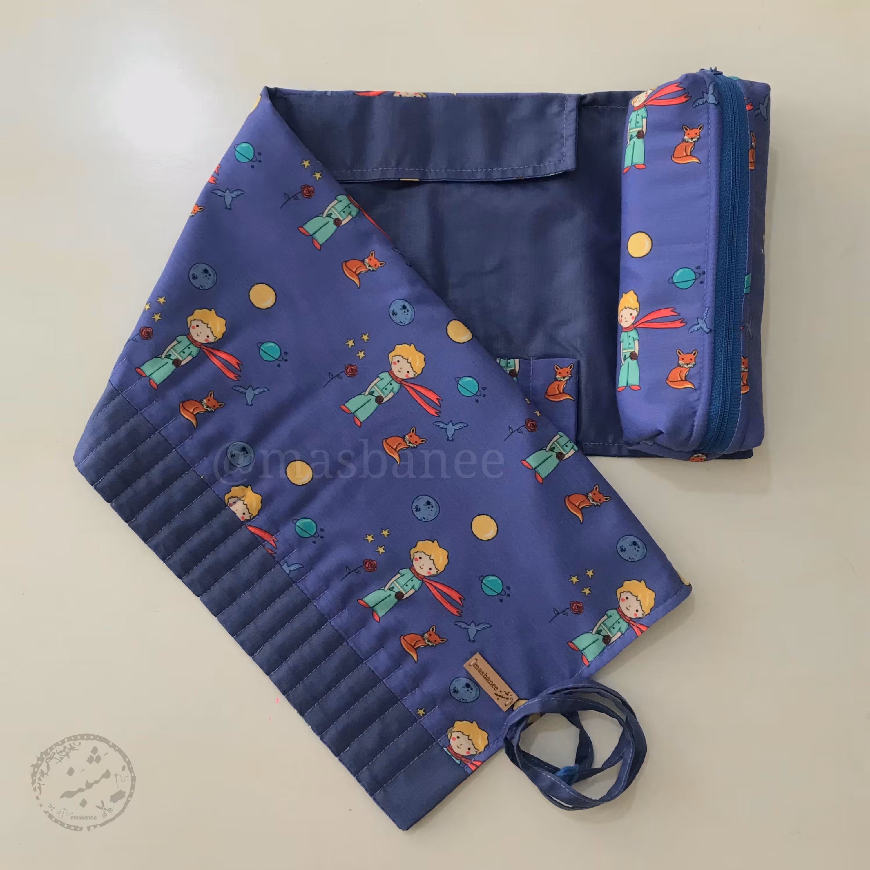 جامدادی رولی پارچه ای24تایی،شازده کوچولو و دایناسوری(دایناسوری موجود نیست)،همراه جامدادی(جامداد رنگی)