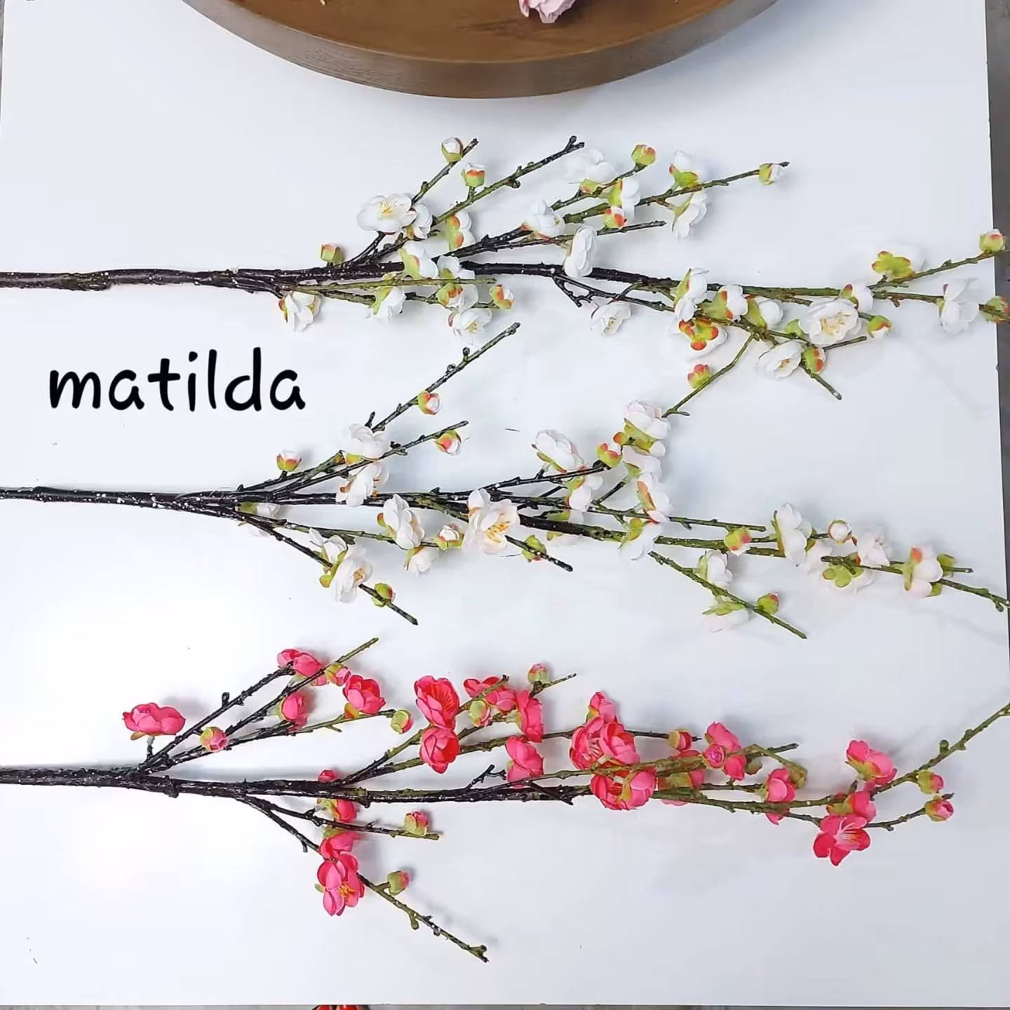 گل مصنوعی کنارسالنی طرح شکوفه هلو