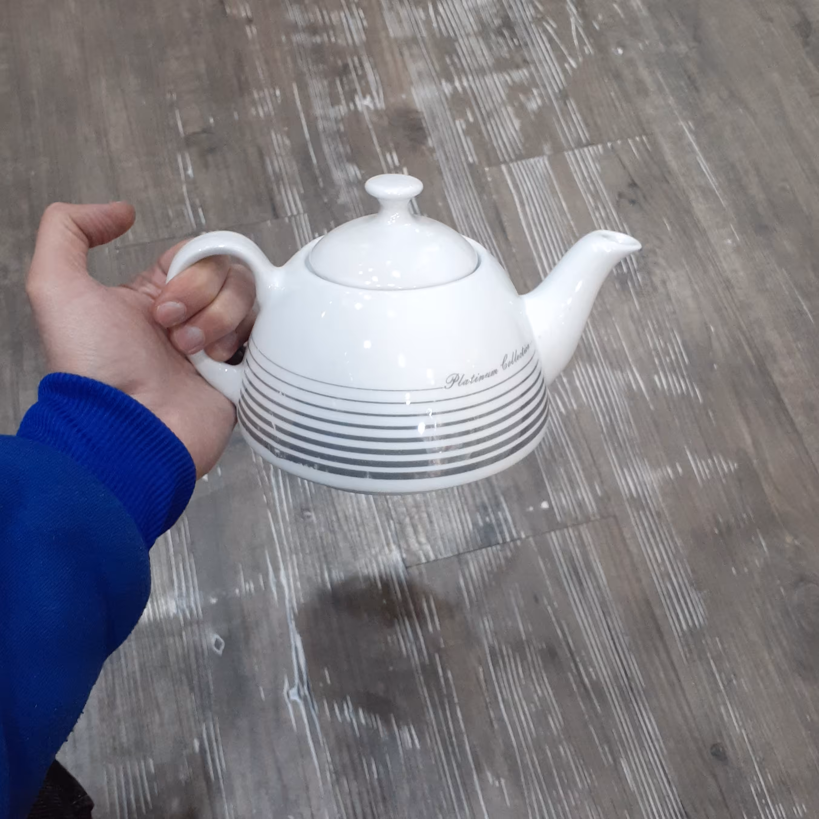 قوری  چینی کف پهن سماوری کیفیت خوب رنگ سه خط نقره ای 