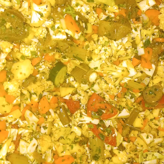 ترشی مخلوط .طعم ومزه بی نظیراین ترشی درکنار غذایکی ازبهترین ایده های ممکنه