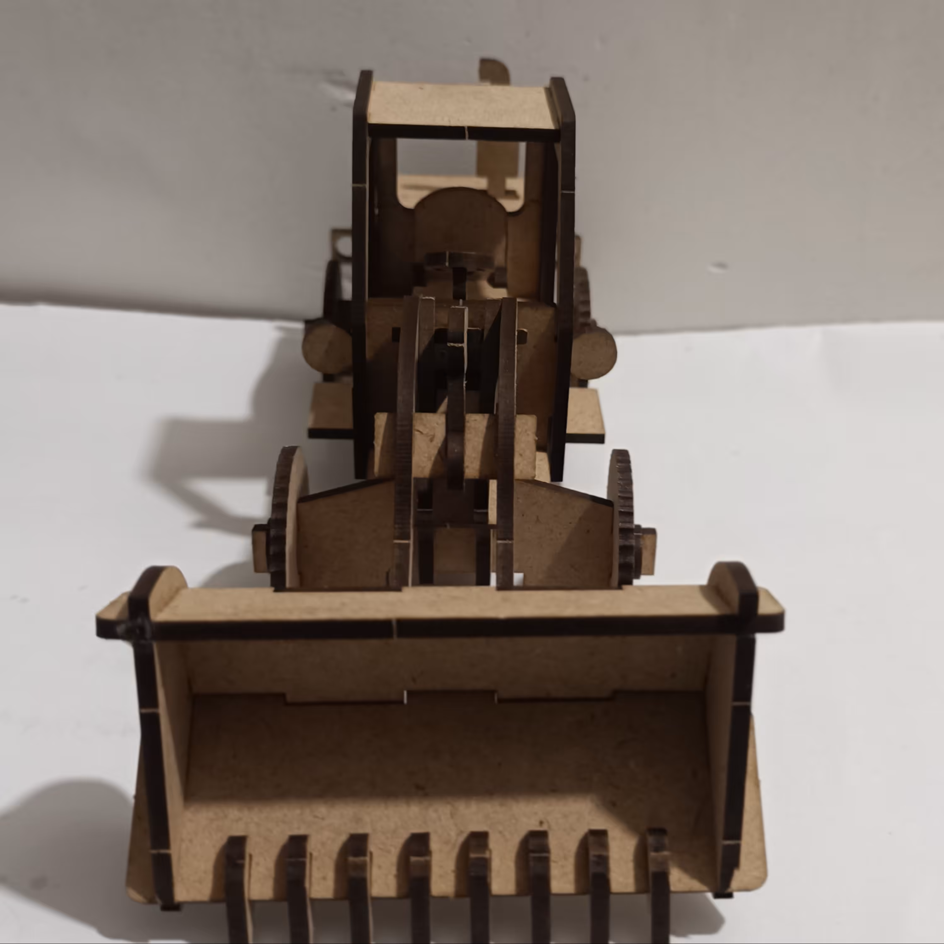 پازل سه بعدی چوبی لودر با جزییات و زیبا محکم و سبک