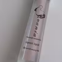 بالم لب طبیعی وانیا( بدون اسانس)  تقویت کننده و مرطوب کننده لب، مناسب برای ایام محرم
