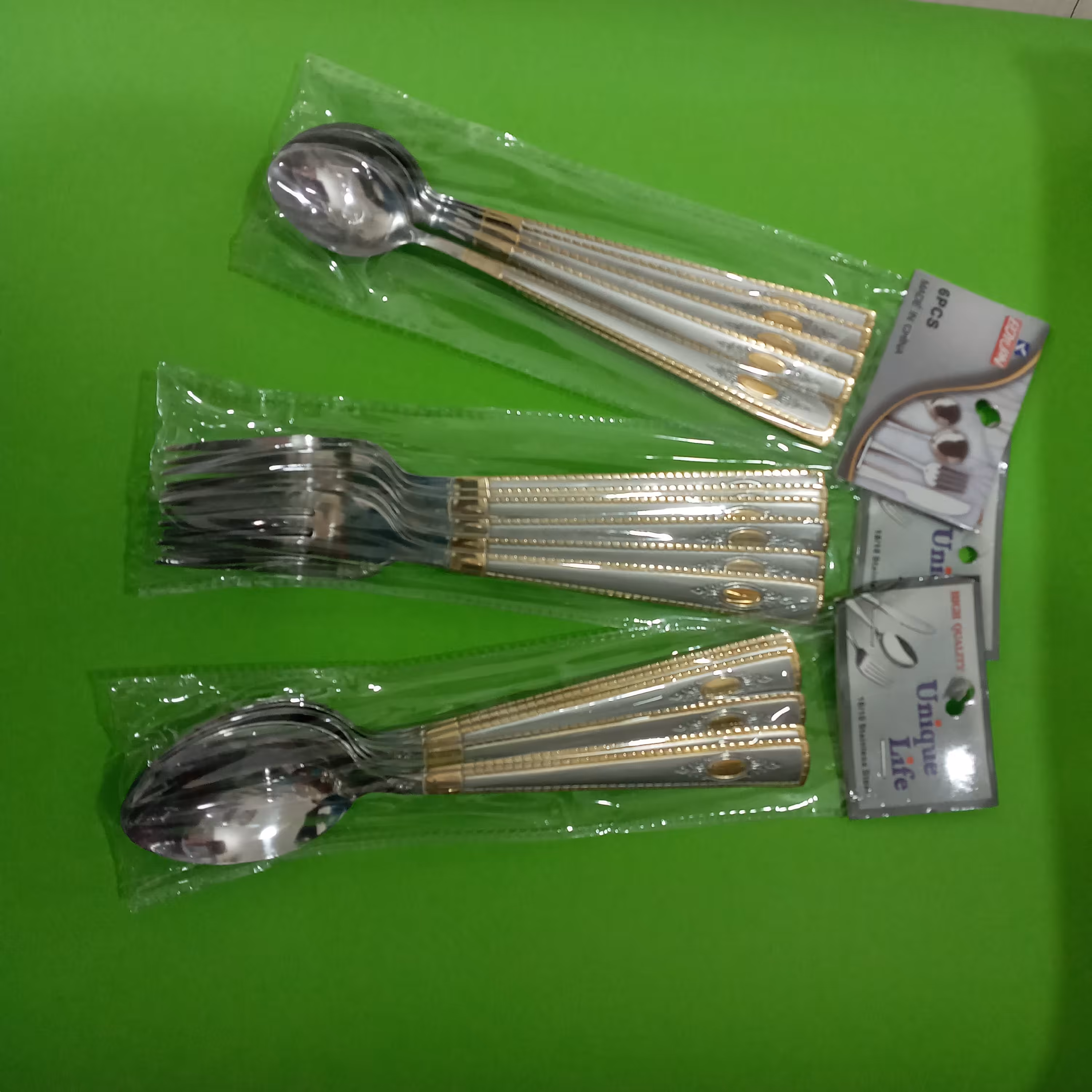 ست 18 تایی قاشق چنگال و شربت خوری 3 دست مارک یونیک 