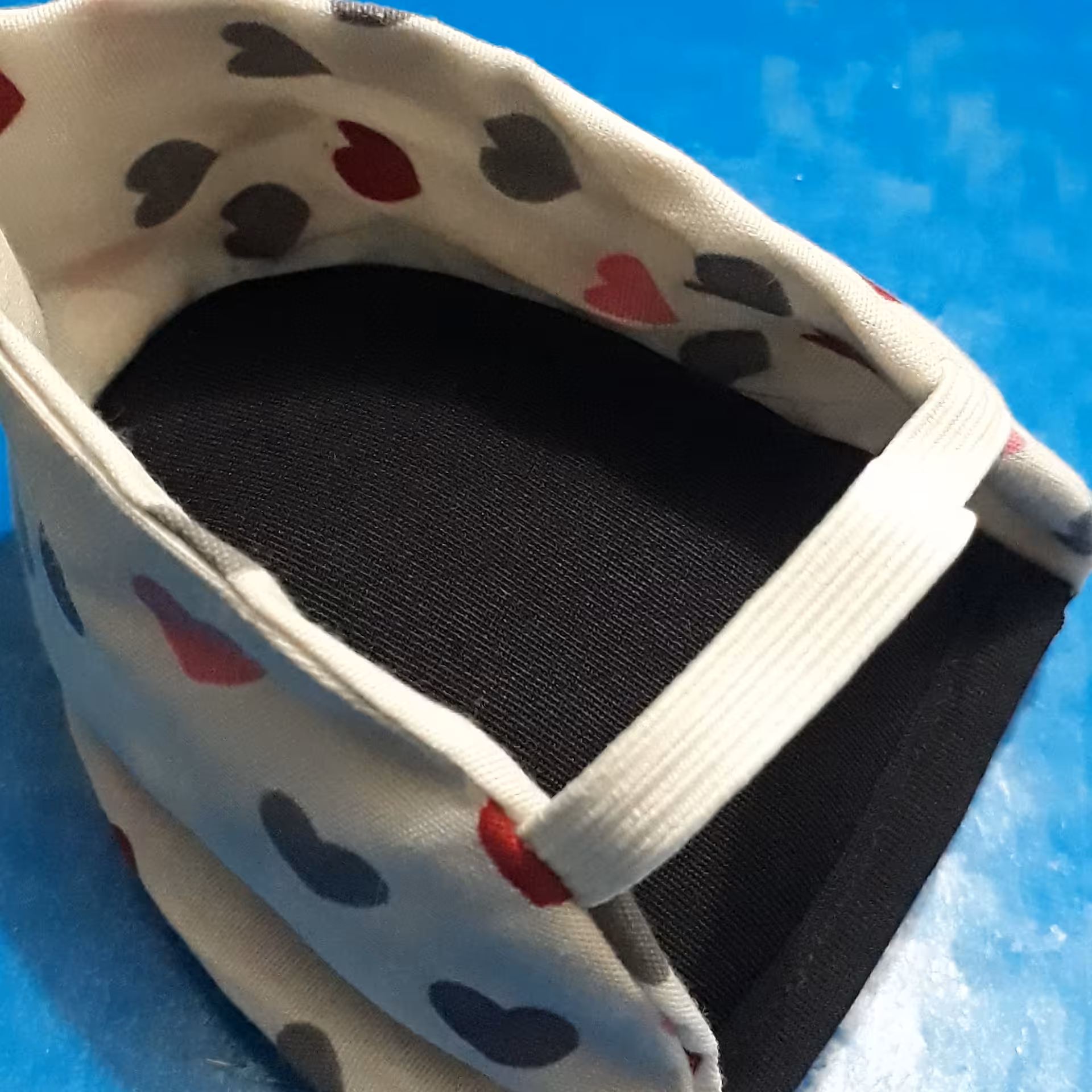 پاشنه پوش پارچه ای ضد ترک پاشنه و مراقبت از پاشنه حداقل خرید وسفارش از غرفه جهت تایید سفارش مبلغ صد هزار تومان میباشد.