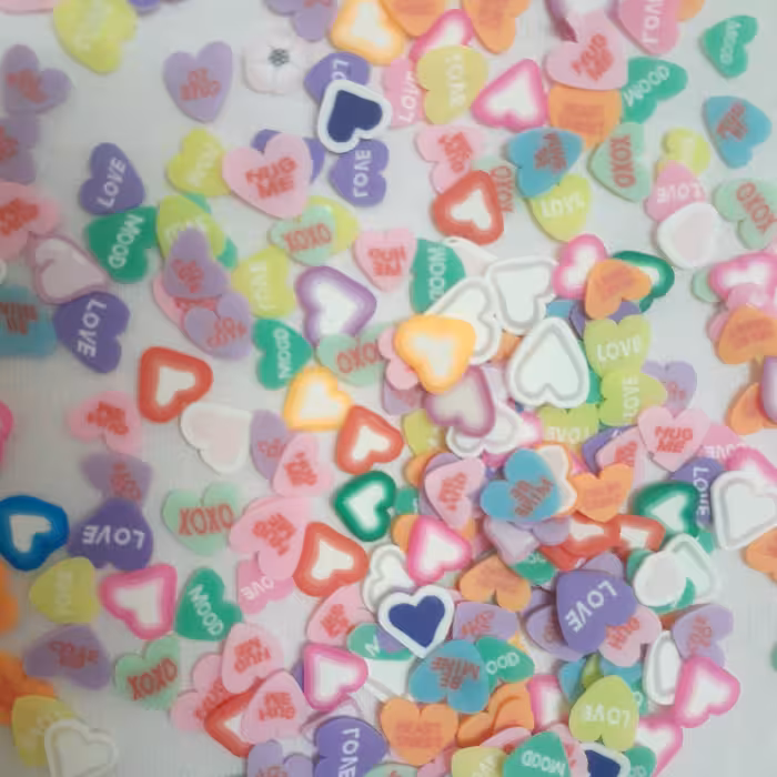 فیمو قلبی پک 10گرمی فیمو چیپسی رنگهاو طرح های زیبا طبق تصاویر خرازی نفیس