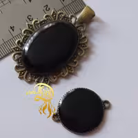 ست پلاک گردنبندی ودستبندی رزینی مشکی مدل‌ بیضی