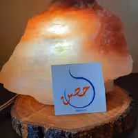 چراغ نمک صورتی با پایه چوبی و ال ای دی