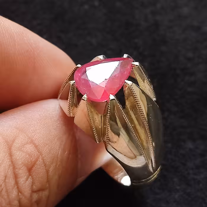 انگشتر یاقوت سرخ اشکی شفاف و کریستالی با شناسنامه GIAE 