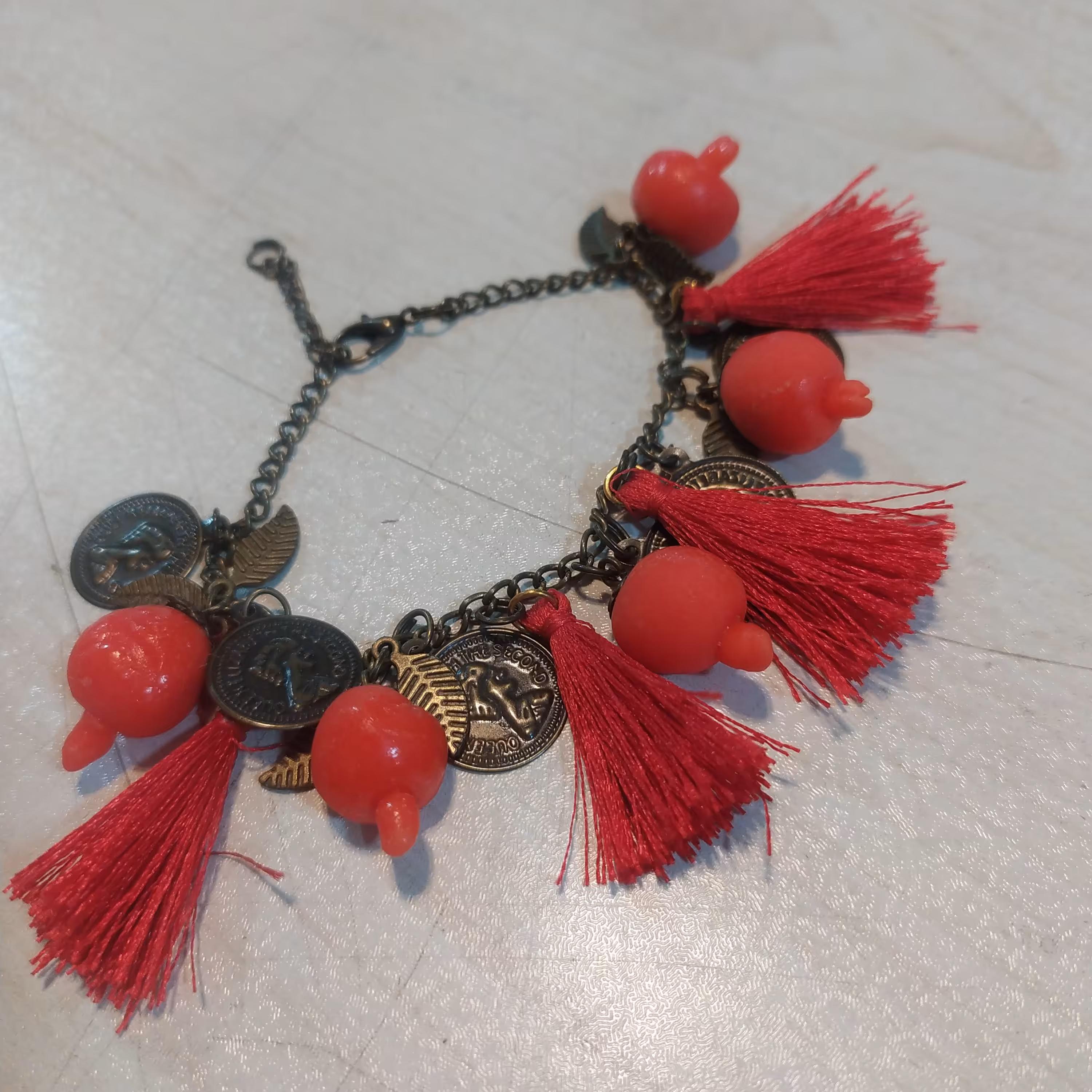 دستبند یلدایی برنز آبکاری انار کار شده داخل دستبند اماده ارسال برای یلدا 