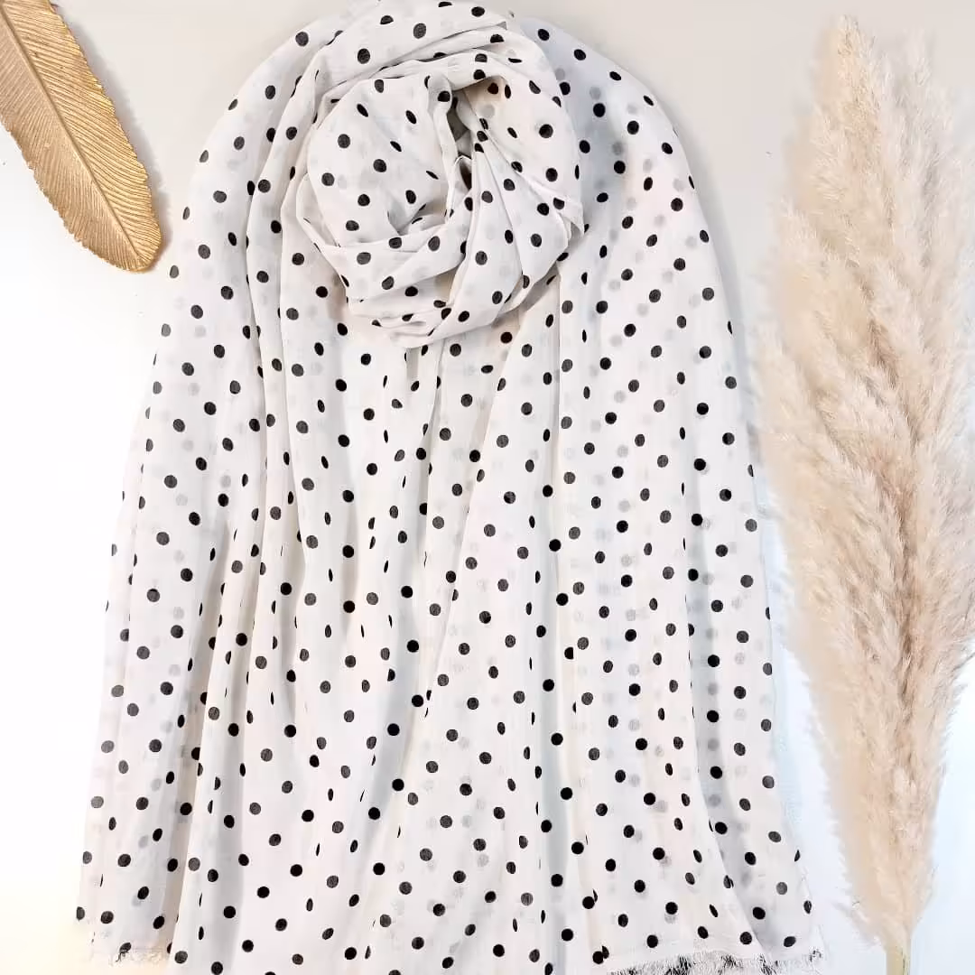 شال نخی سفید خال خالی