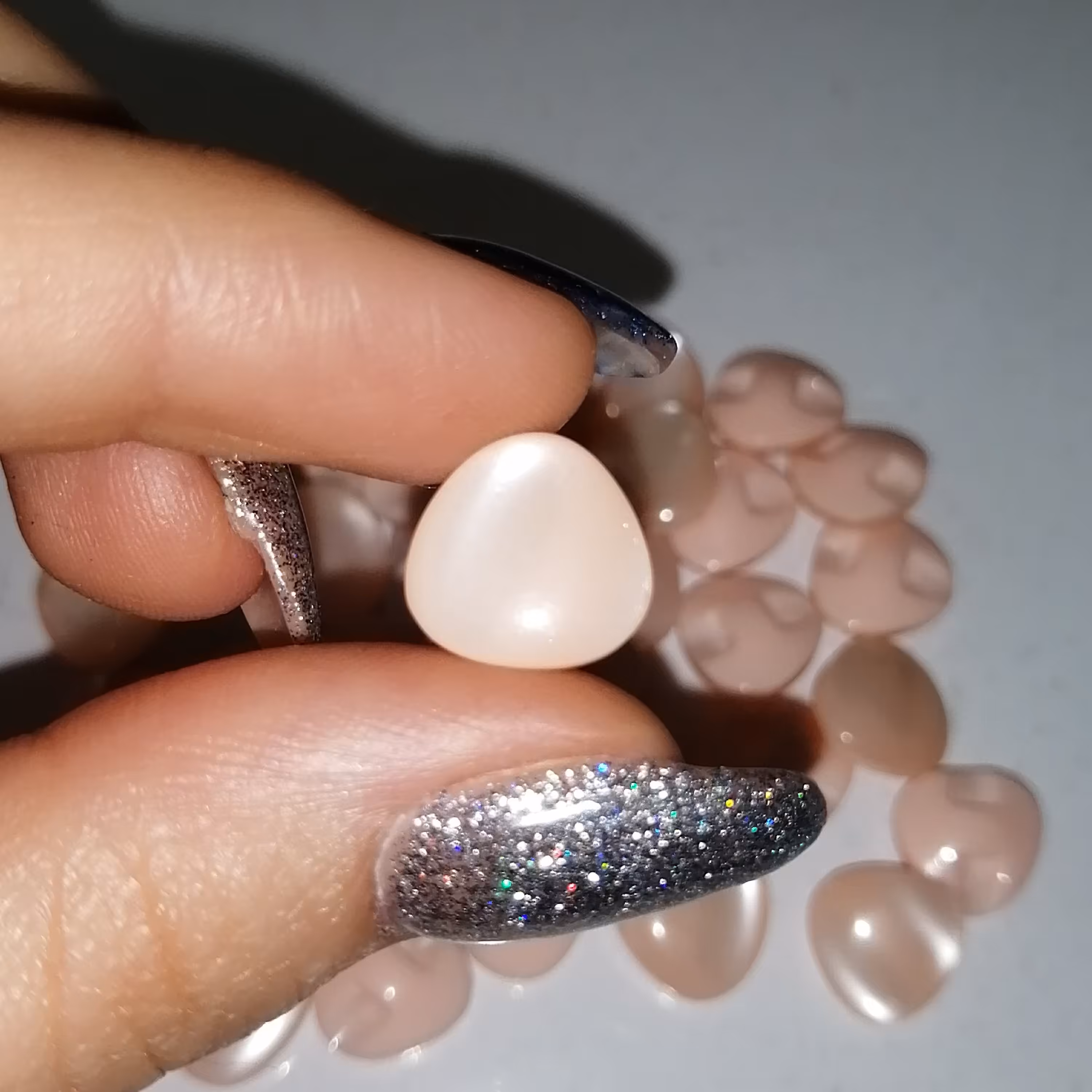 دکمه لباس صورتی در دو سایز مثلث  اکلیلی شیشه ای  ،بسته 5 عددی 