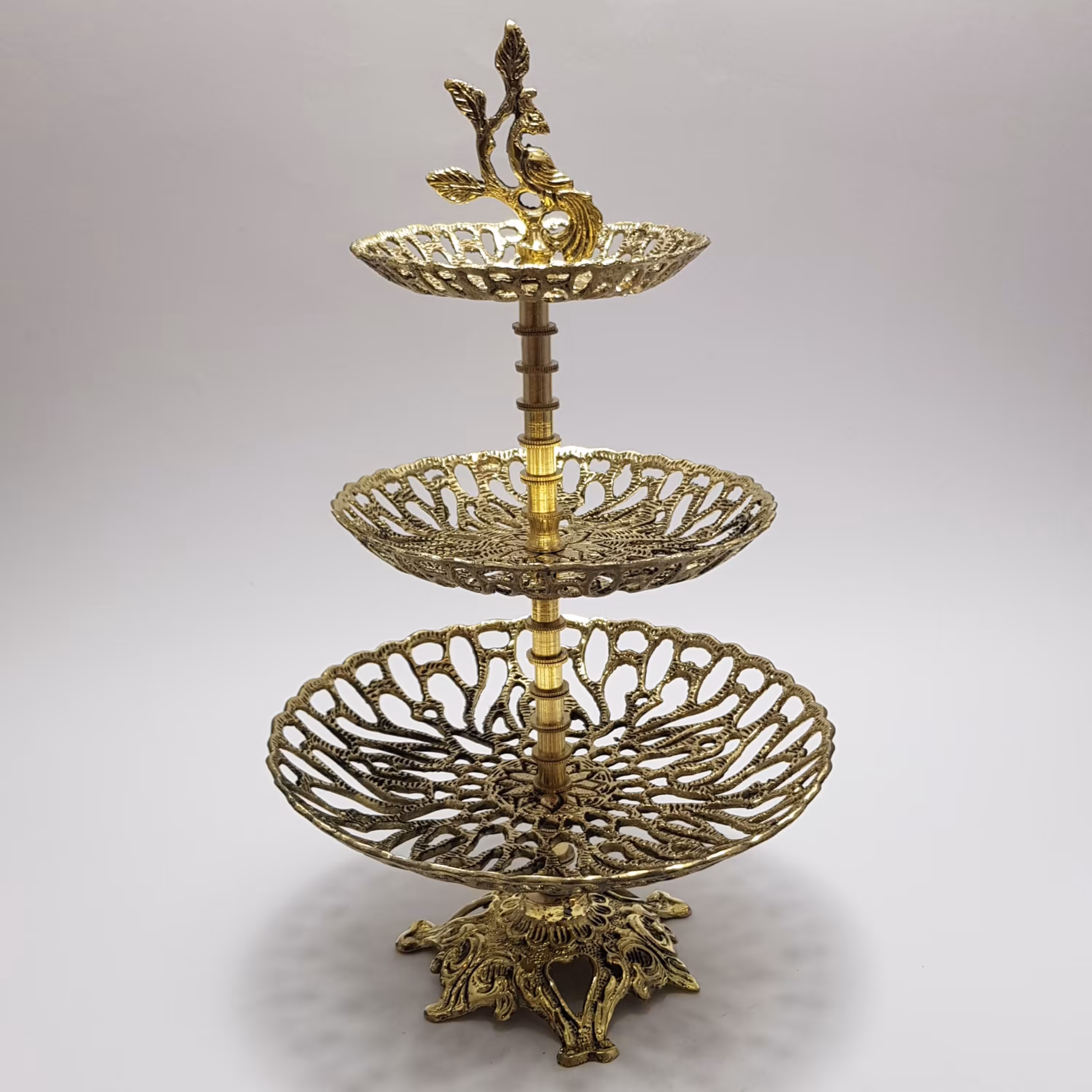 ظرف شیرینی خوری برنجی3 طبقه  مشبک دایره ایی