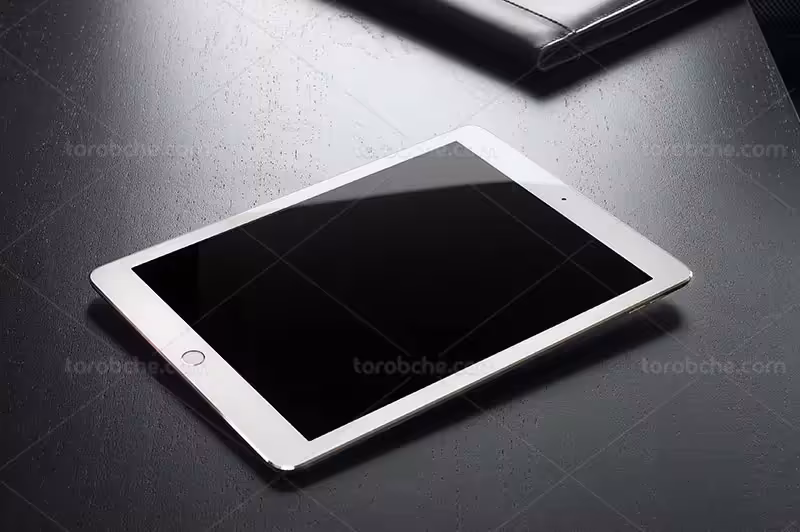 موکاپ تبلت از زاویه بالا | گرافیک با طعم تربچه