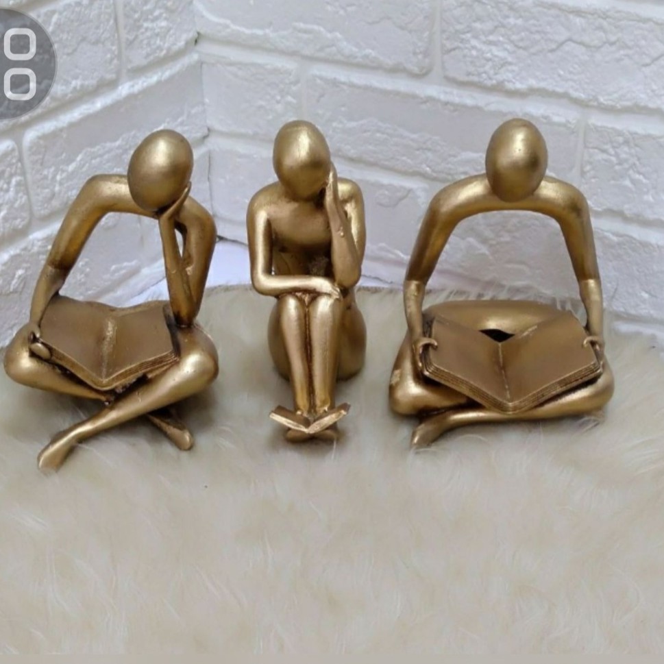 مجسمه پلی استر  کتاب خوان ،رنگ طلایی و نقره ای،وزن 350 گرم ،رنگ سفارشی