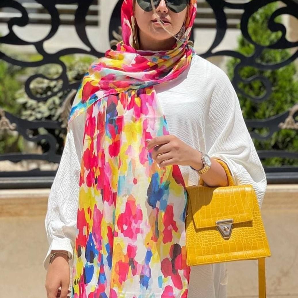شال زنانه نخی طرح آبرنگی قرمز و زرد قواره دار با پارچه کاملآ نخی با پست پیشتاز  ri174