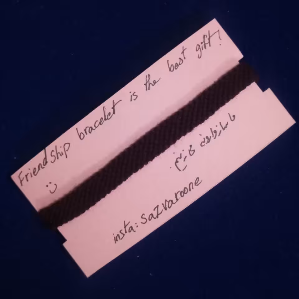 دستبند دوستی بافت مدل تک رنگ(رنگ قهوه ای سوخته)