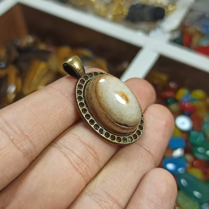 عقیق سپوست aa