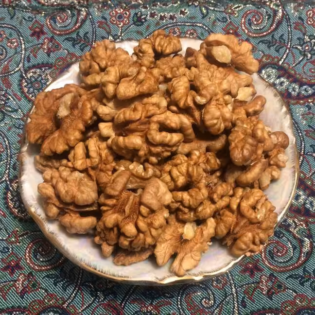 مغز گردوی نیم کیلویی