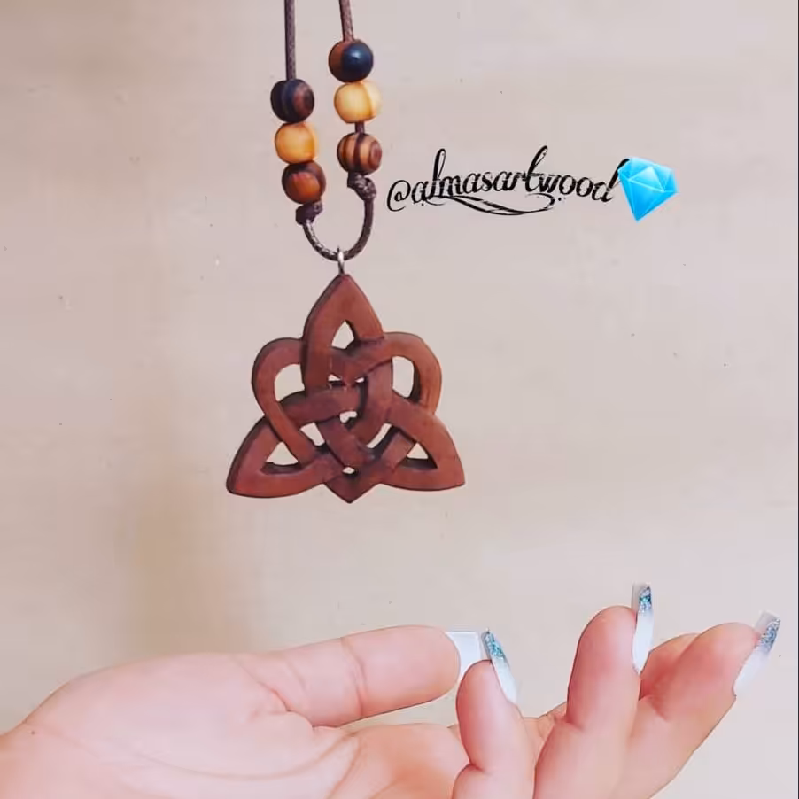 آویز ماشین چوبی