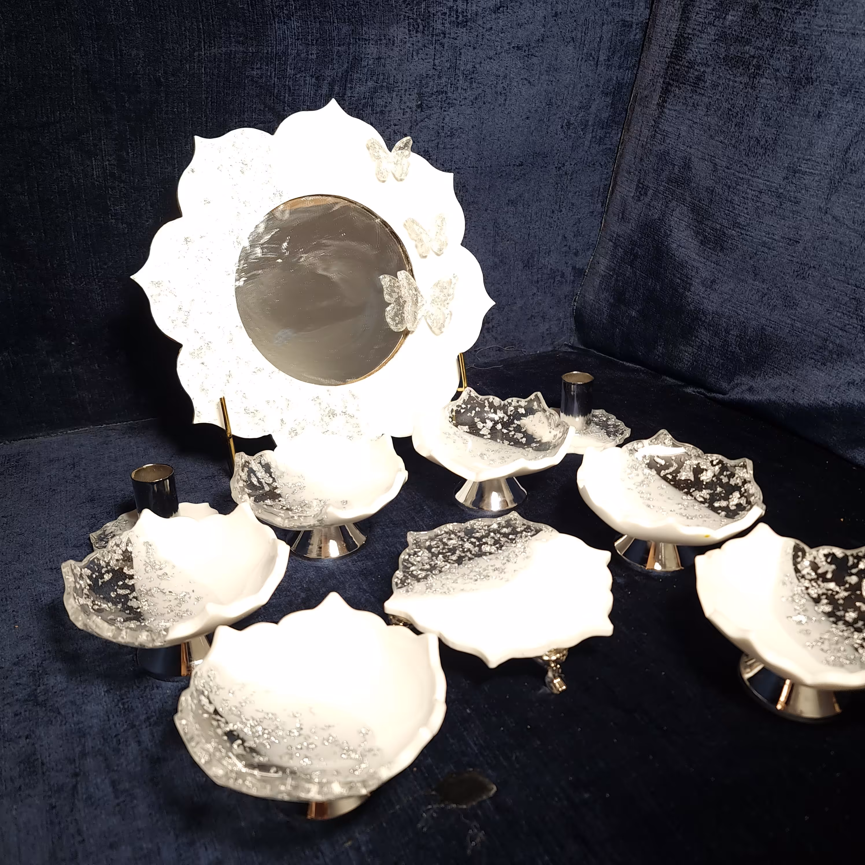 سفره هفتسین رزینی سفید و ورق طلا طرح عروس دست ساز 