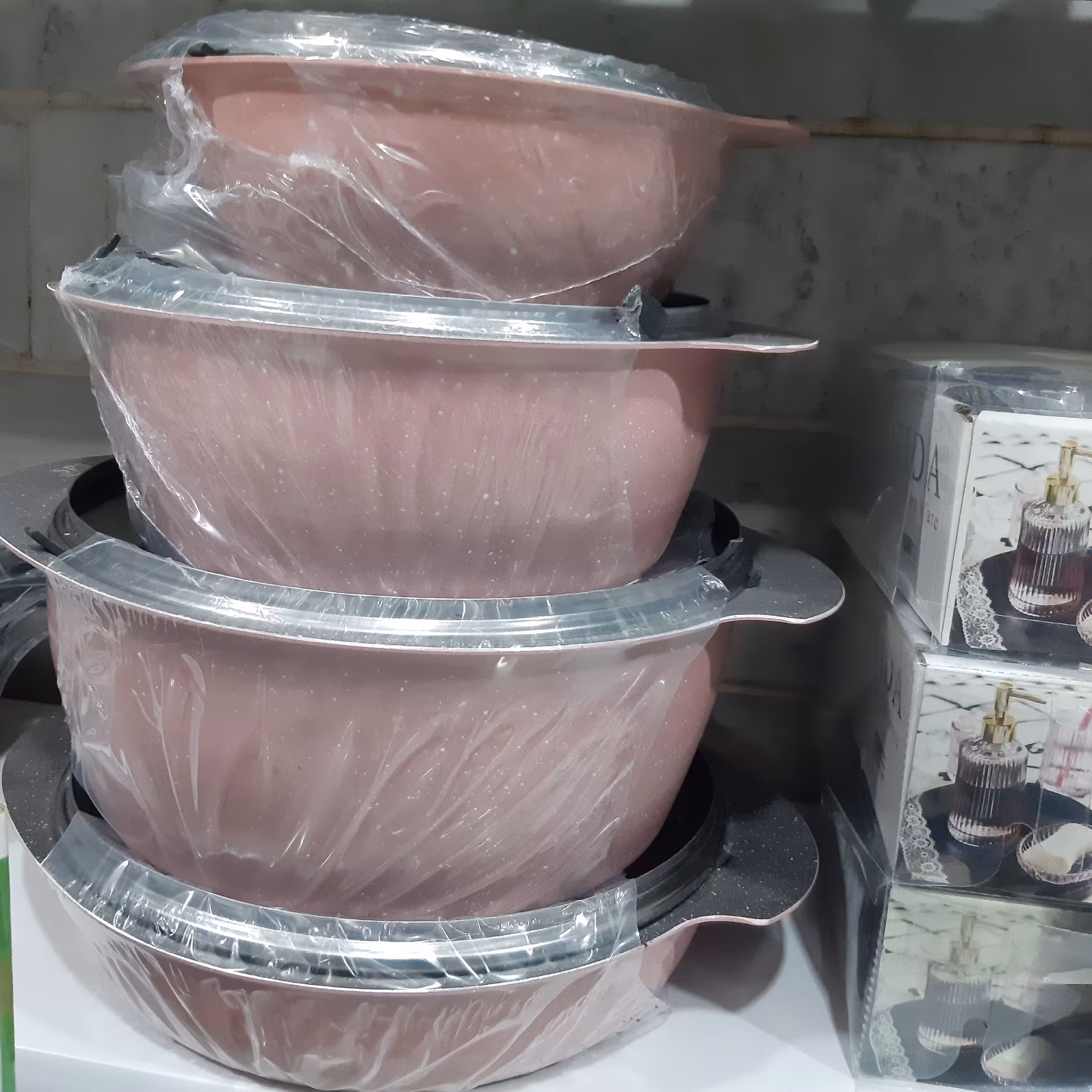 سرویس قابلمه چدنی 10 پارچه ،در پیرکس ،سه سایز 28،24و 20،سایز تابه 28