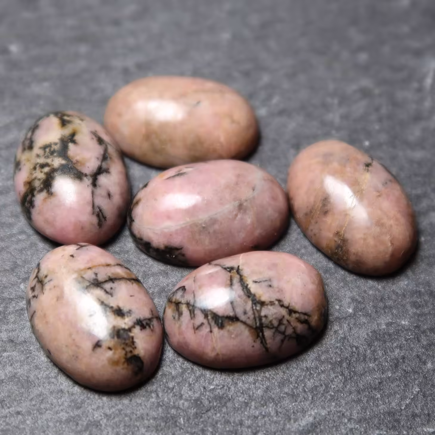 سایز1.6 نگین رودونیت صورتی اصل معدنی مناسب انگشتری