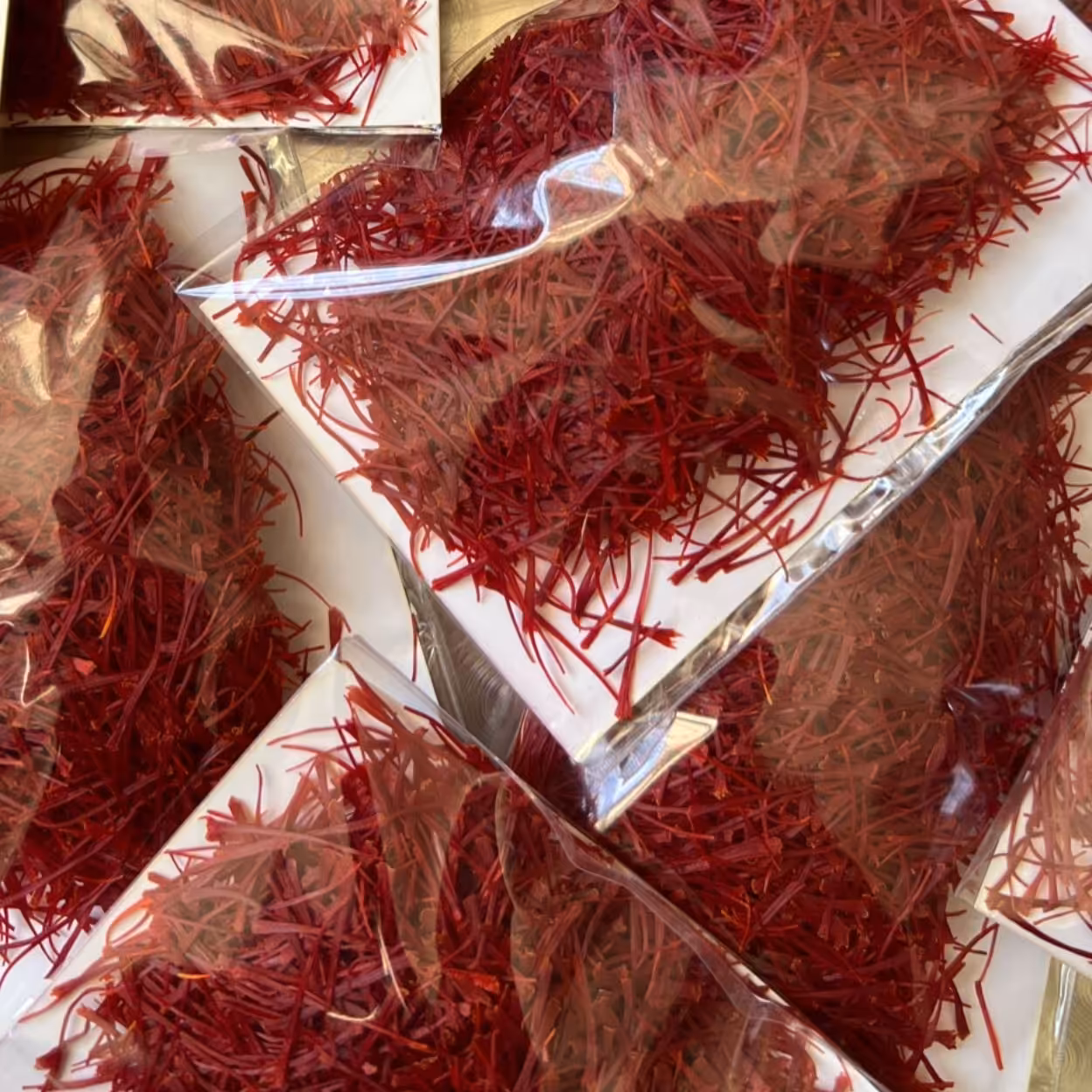 زعفران  قائنات  بسته بندی  یک  مثقالی  250 هزارتومان.