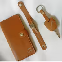 ست کیف پول، دستبند، جاسوییچی  چرم طبیعی گاوی دست دوز آرن 