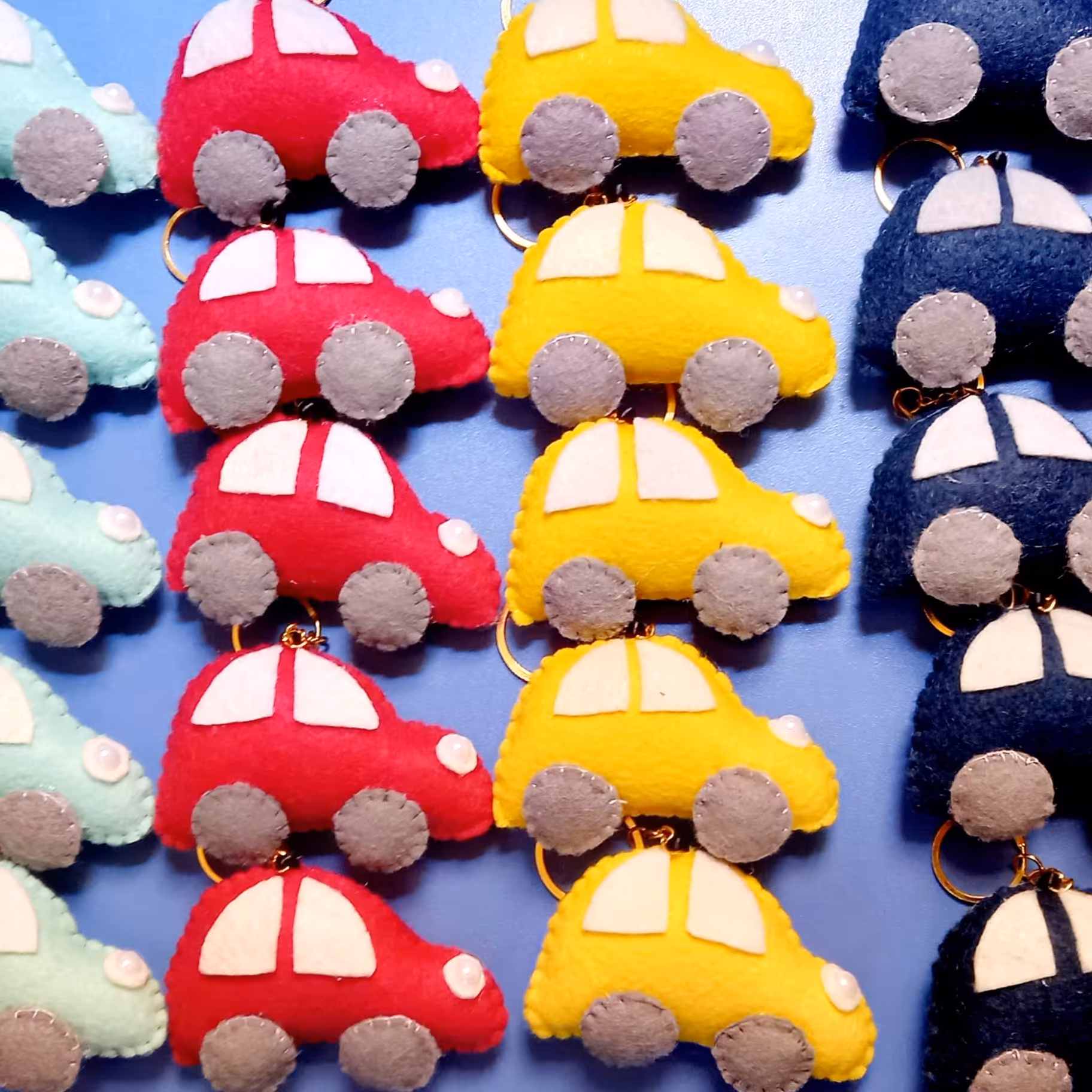 جاکلیدی ماشین نمدی در رنگبندی دلخواه شما