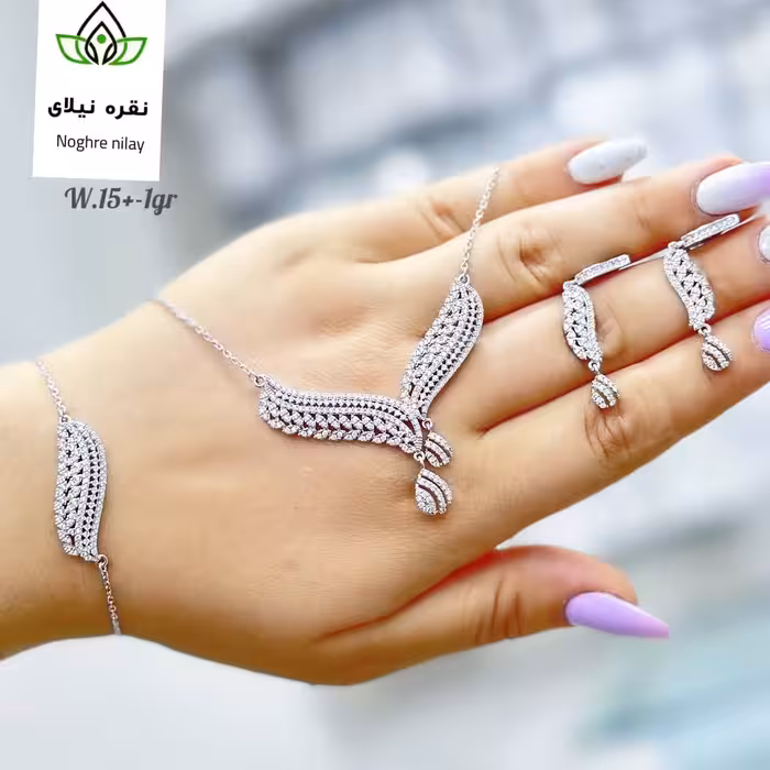 سرویس جواهری نقره عیار 925 آبکاری رادیوم
کاملا مشابه طلا و دارای رنگ ثابت تضمینی  و ارسال رایگان  و دارای فاکتور معتبر 