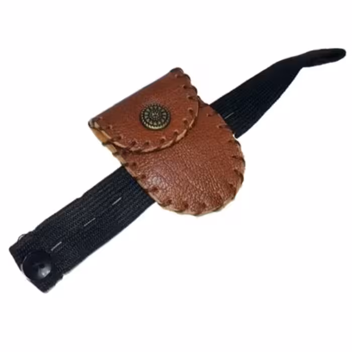 بازوبند دست دوز  با چرم طبیعی جهت همراه کردن حرز و دعا با بند قابل تنظیم