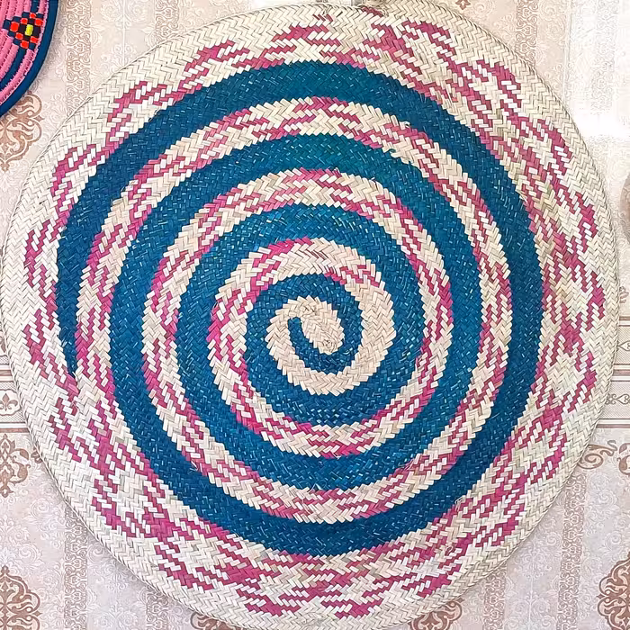 سفره حصیری بزرگ با قطر115سانت هم به عنوان سفره و هم زیر انداز قابل استفاده هست